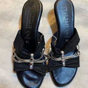 Sz 8.5. black Italian Shoemakers wedges